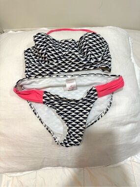 Xhilaration Navy & White Geometric Bikini Set Pink Side Accent